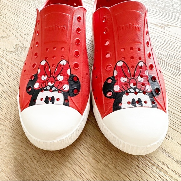 Native x Disney Minnie Mouse Red Jefferson Sneakers - Picture 2 of 8